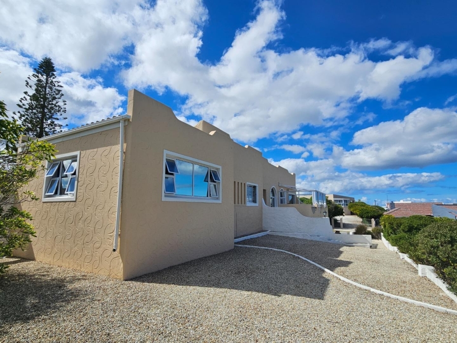 4 Bedroom Property for Sale in Pearly Beach Western Cape